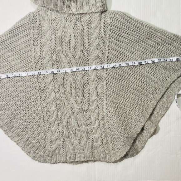 Caroll Paris Gray Cable Knit Mohair,Wool & Alpaca Blend Turtleneck Woman’s Shawl - Picture 12 of 12